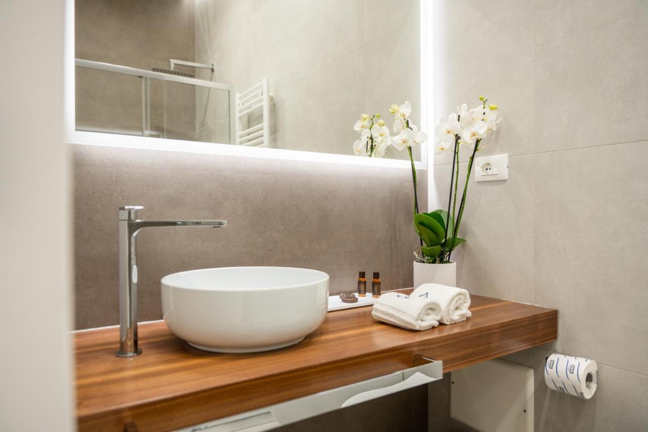 Daline Holiday Rooms อักกวาริกา เดล กาโป ภายนอก รูปภาพ