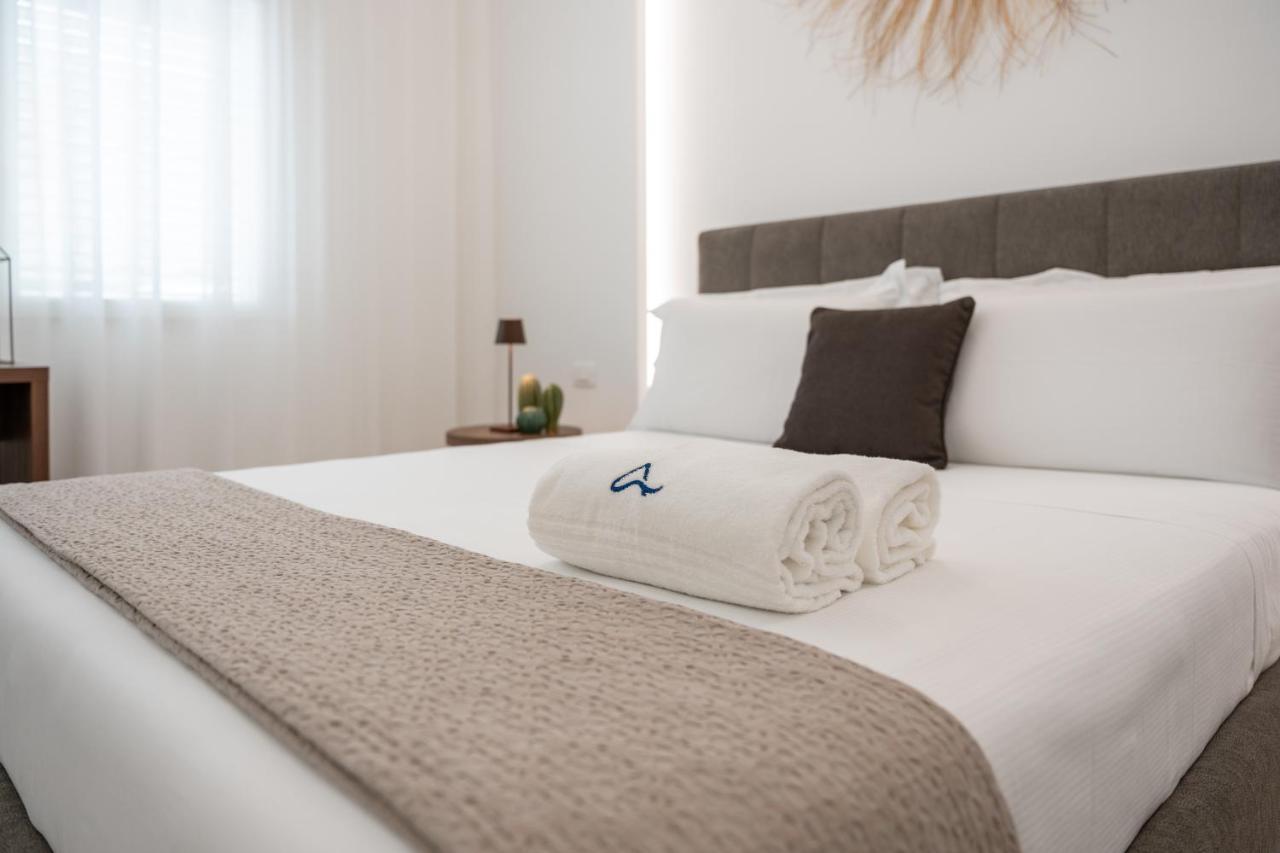 Daline Holiday Rooms อักกวาริกา เดล กาโป ภายนอก รูปภาพ